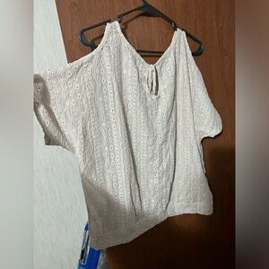 Size 16… worn a few times, some just to try on. Smoke free, pet free home.